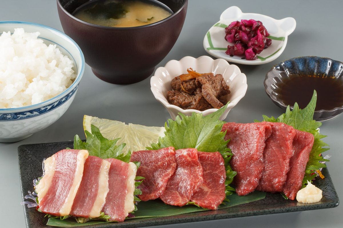 馬刺し三種盛り定食